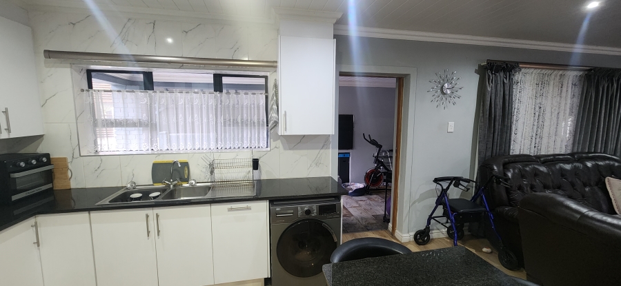 6 Bedroom Property for Sale in Dana Bay Western Cape